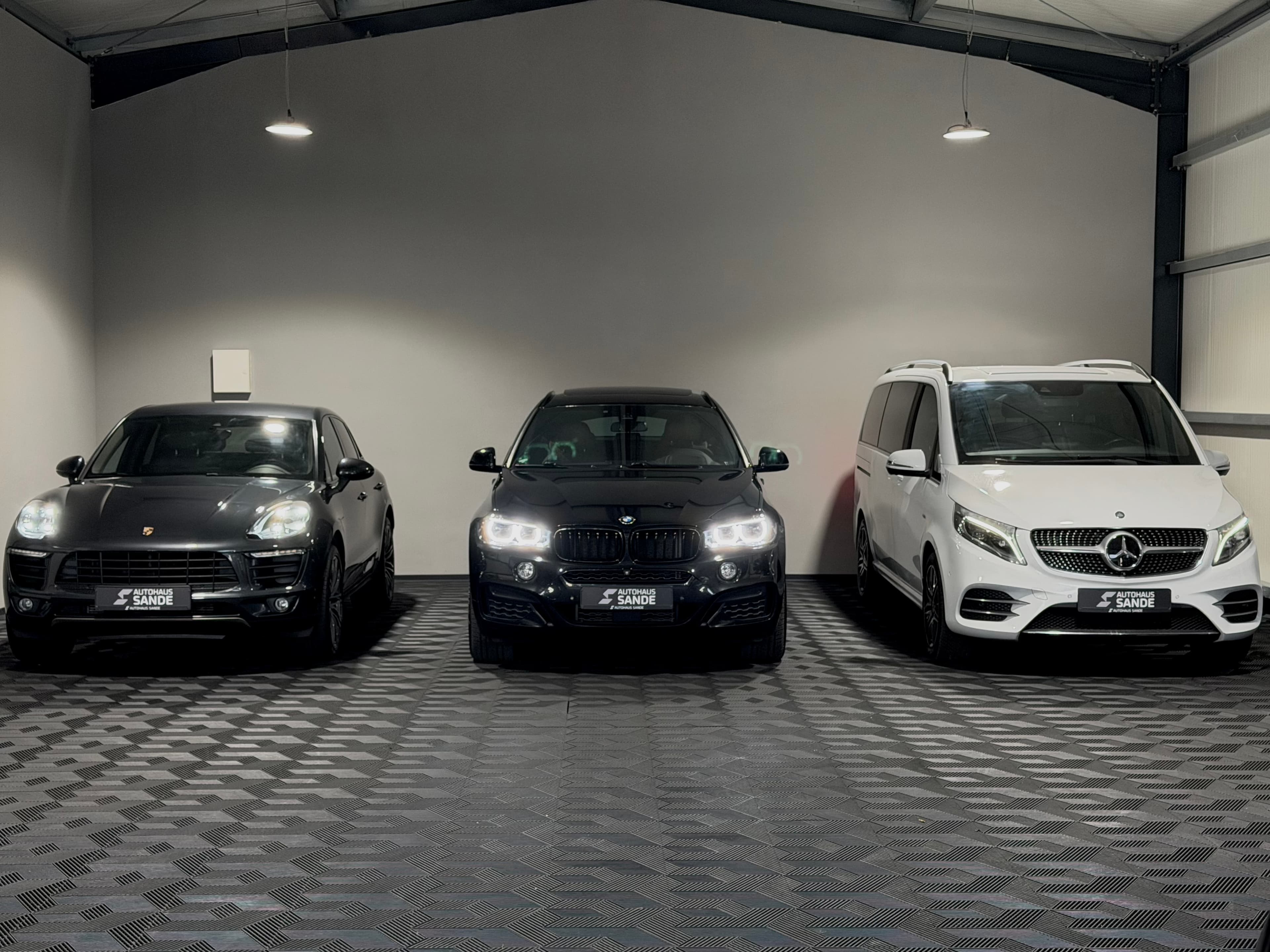 Innenansicht - Autohaus Sande – Unser Showroom von innen